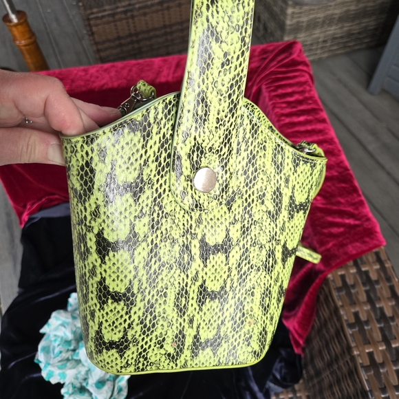 Neon Green Snakeskin Mini Bucket Bag Crossbody Faux Leather One Size - Picture 9 of 10
